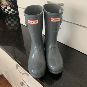 Hunter Grey Size 6 *never been worn * no box